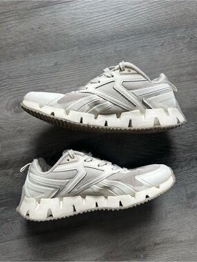 Reebok Two-Tone Geometric Pump Fusion Sneakers